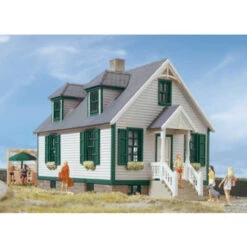 Walthers Cornerstone 933-3657 - Lake Forest Cottage W/Acc - HO Scale